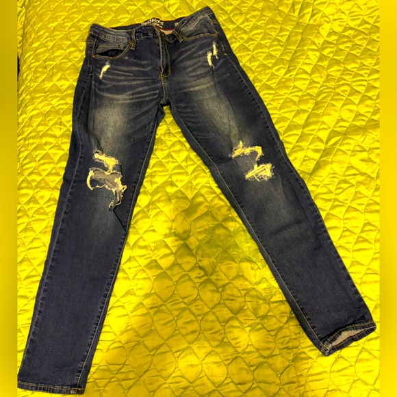 ❤️WOMEN’S DISTRESSED JEANS❤️SIZE 12❤️New York - Picture 1 of 10